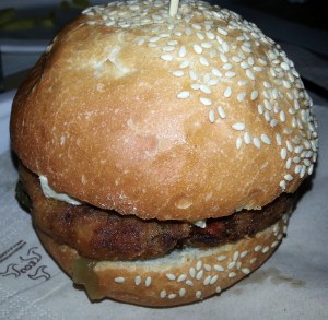 Bocadillo de hamburguesa número 30 de Cebrian (5,50 euros)