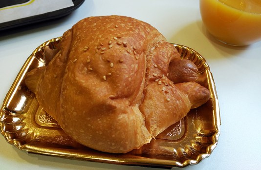 Cruasán salchicha vegana