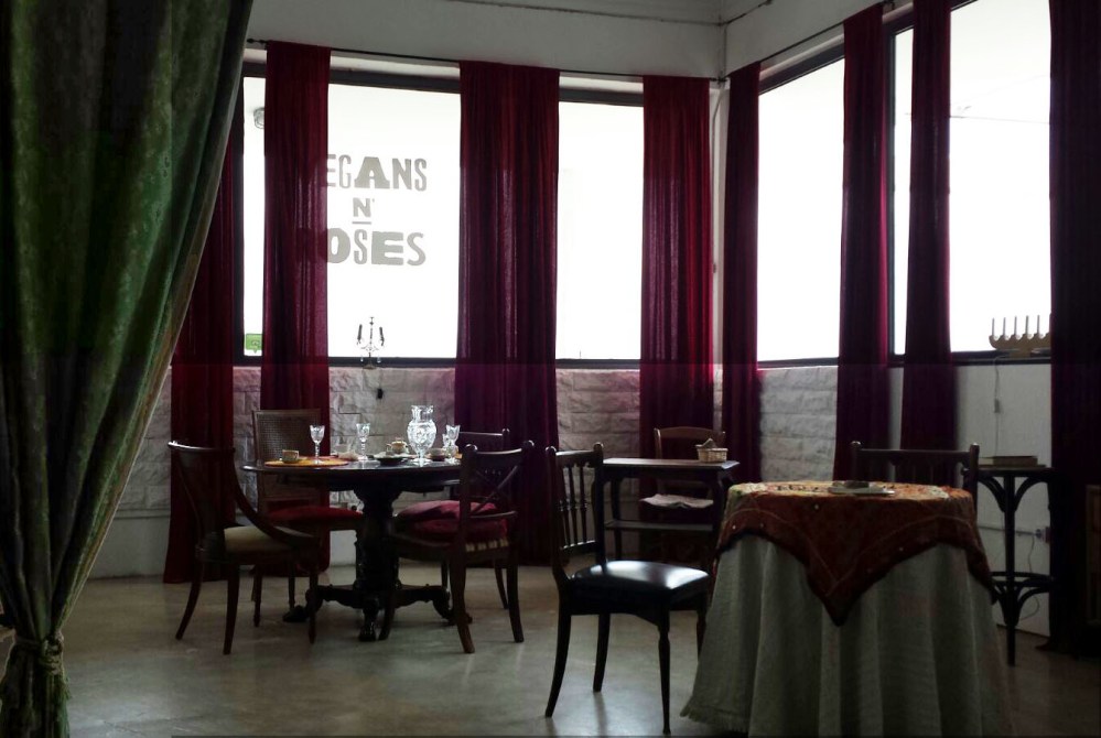 Foto1_Interior del restaurante Vegans N'Roses
