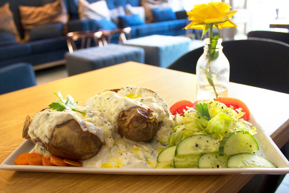 Foto 2_Patatas asadas con salsa de yogur